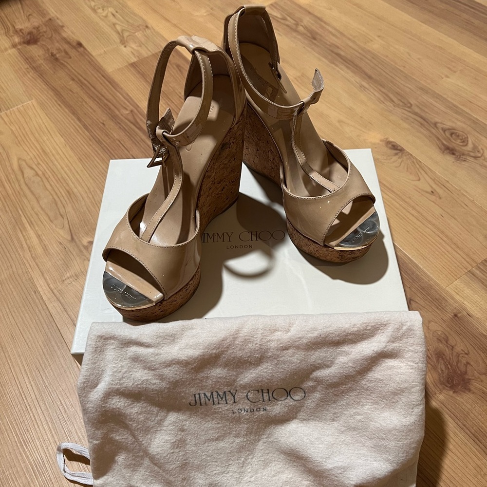 100% authentic Jimmy Choo Patent Calfskin Cork Pela T Strap Wedge Sandals Nude